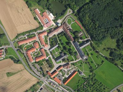 Luftbild vom Kloster Maria Bildhausen